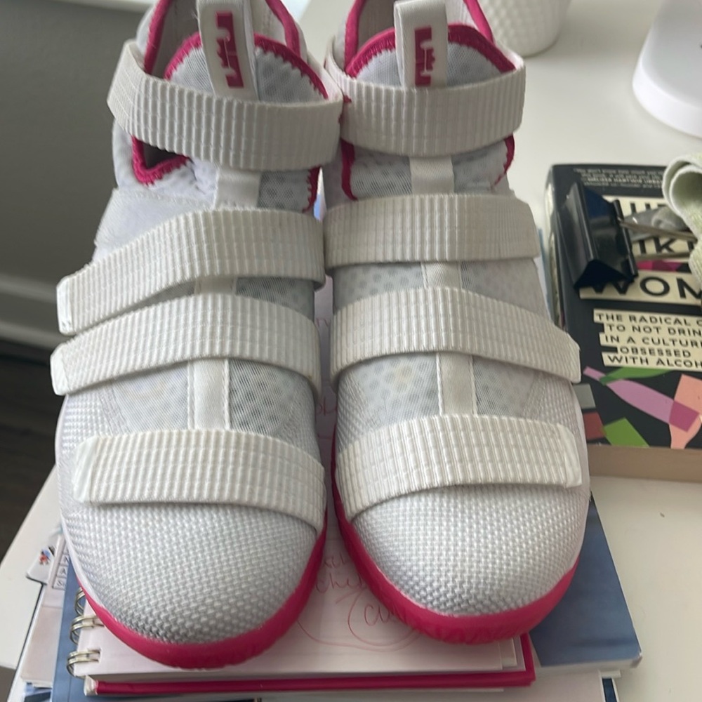 New Nike Lebron Soldier Kay Yow Breast Cancer White Pink